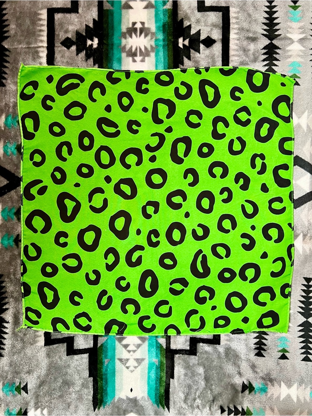 Neon ✳️Green Giraffe🦒 Print Scarf
